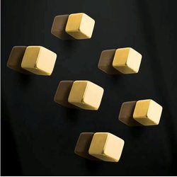 SuperDym-Magnet Würfel  gold                